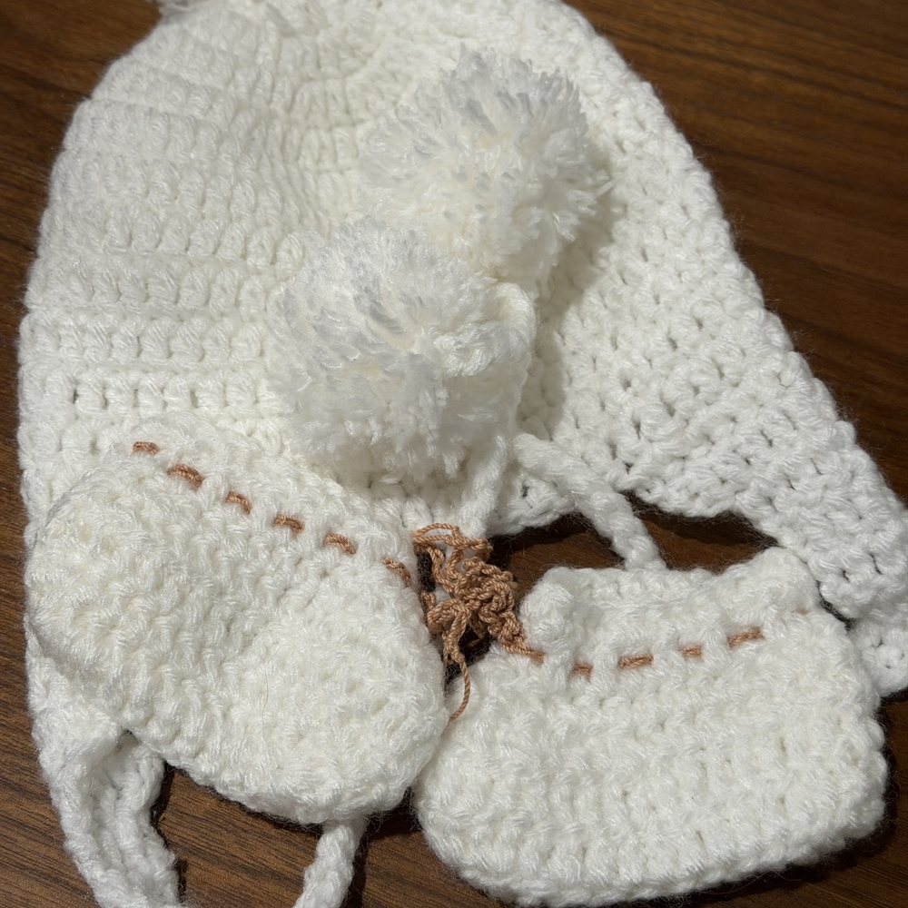 Hand-Knit Set Of Baby Booties with Beanie